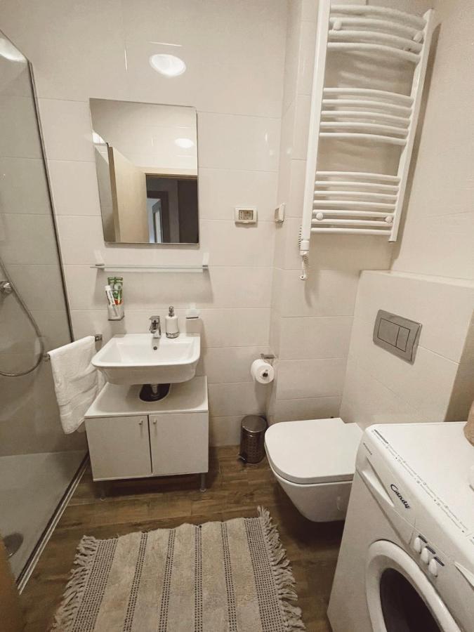 Aura City Apartment ポドゴリツァ エクステリア 写真