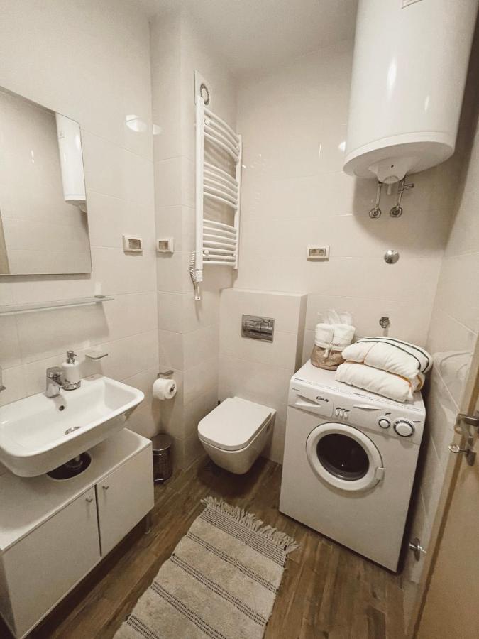Aura City Apartment ポドゴリツァ エクステリア 写真