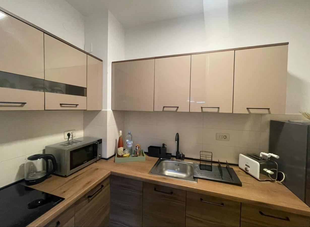 Aura City Apartment ポドゴリツァ エクステリア 写真
