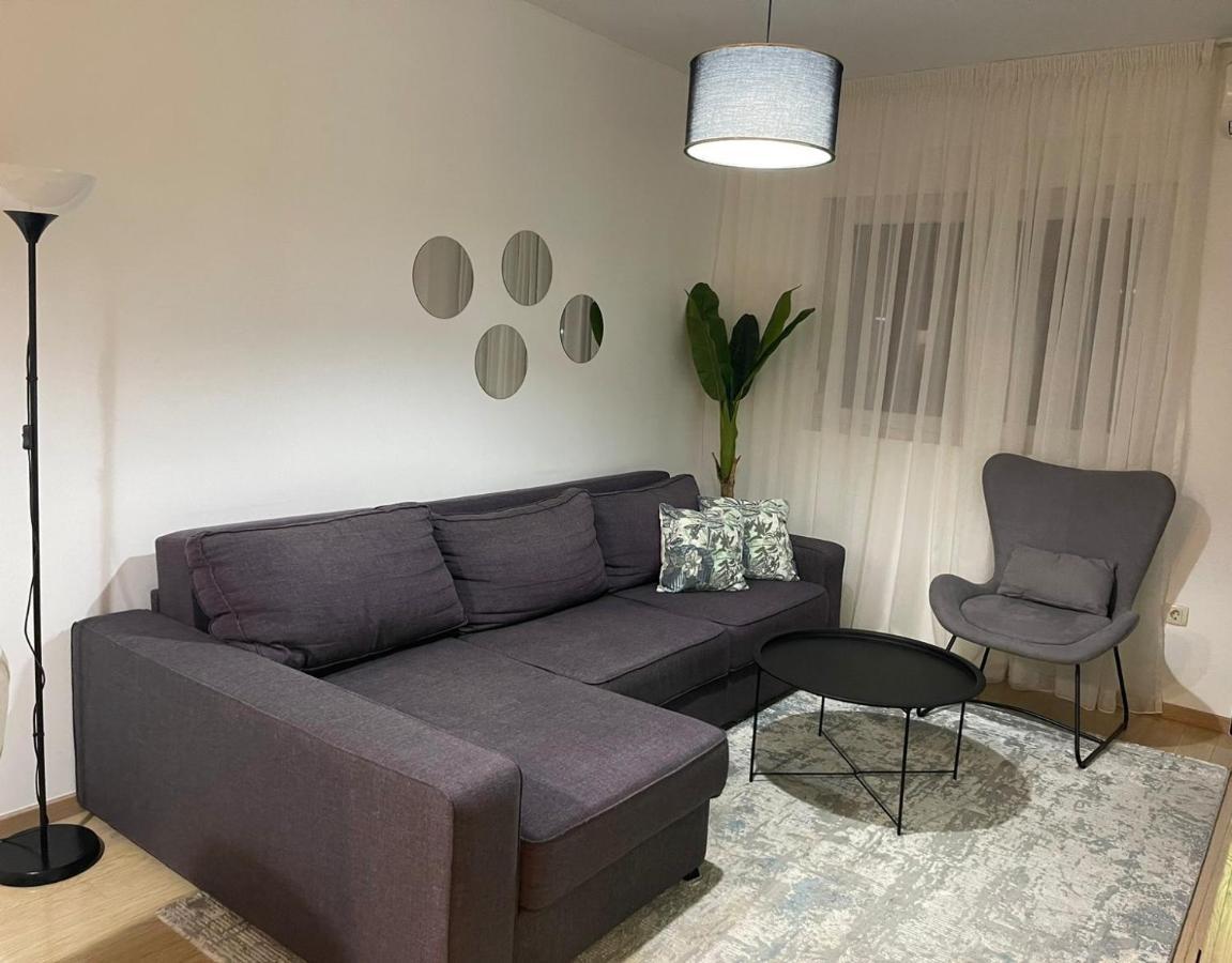 Aura City Apartment ポドゴリツァ エクステリア 写真