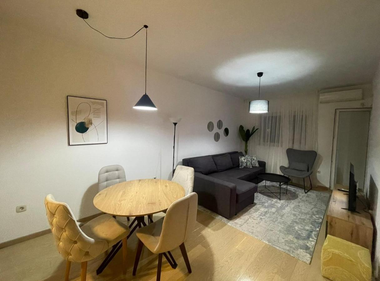 Aura City Apartment ポドゴリツァ エクステリア 写真