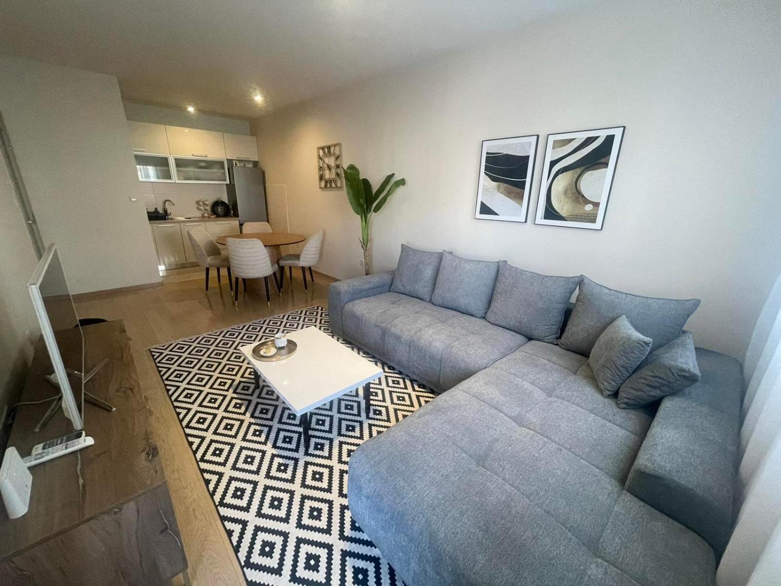 Aura City Apartment ポドゴリツァ エクステリア 写真